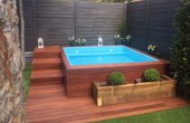 Ambiente com Deck de madeira - Deck em madeira com piscina de canto