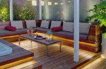 Ambiente com deck de madeira - Espaço para relaxar com hidromassagem feitos com deck de madeiro