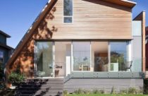 Casa de madeira com vidro