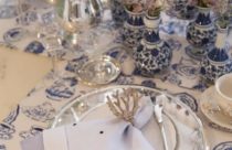 Decoração de Mesa de Jantar - Mesa de jantar com decoração nas cores azul e branco