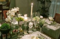 Decoração de Mesa de Jantar - Mesa de jantar com detalhes nas cores verde e branco
