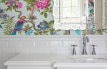 Papel de parede de banheiro colorido