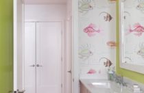 Papel de parede de banheiro com estampa de peixe