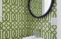 Papel de parede de banheiro com estampas verde