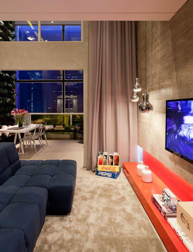Sala de TV simples e elegante