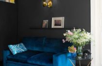 Sofá de veludo azul