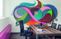Grafite colorido na sala de reunião