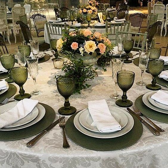 Decoração mesa de festa verde-oliva